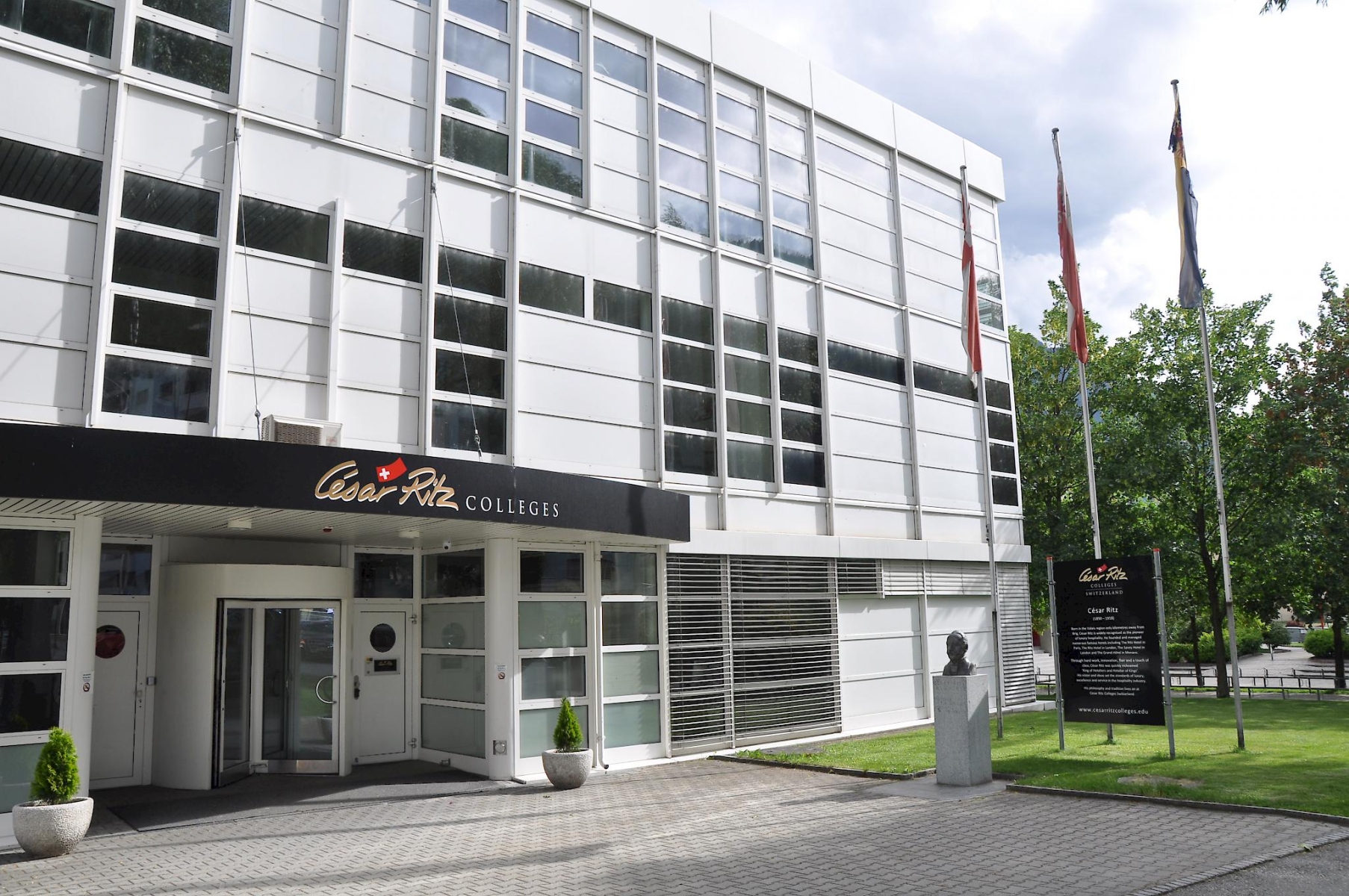 César Ritz Colleges có 3 cơ sở chính tại Le Bouveret, Lucerne và Brig