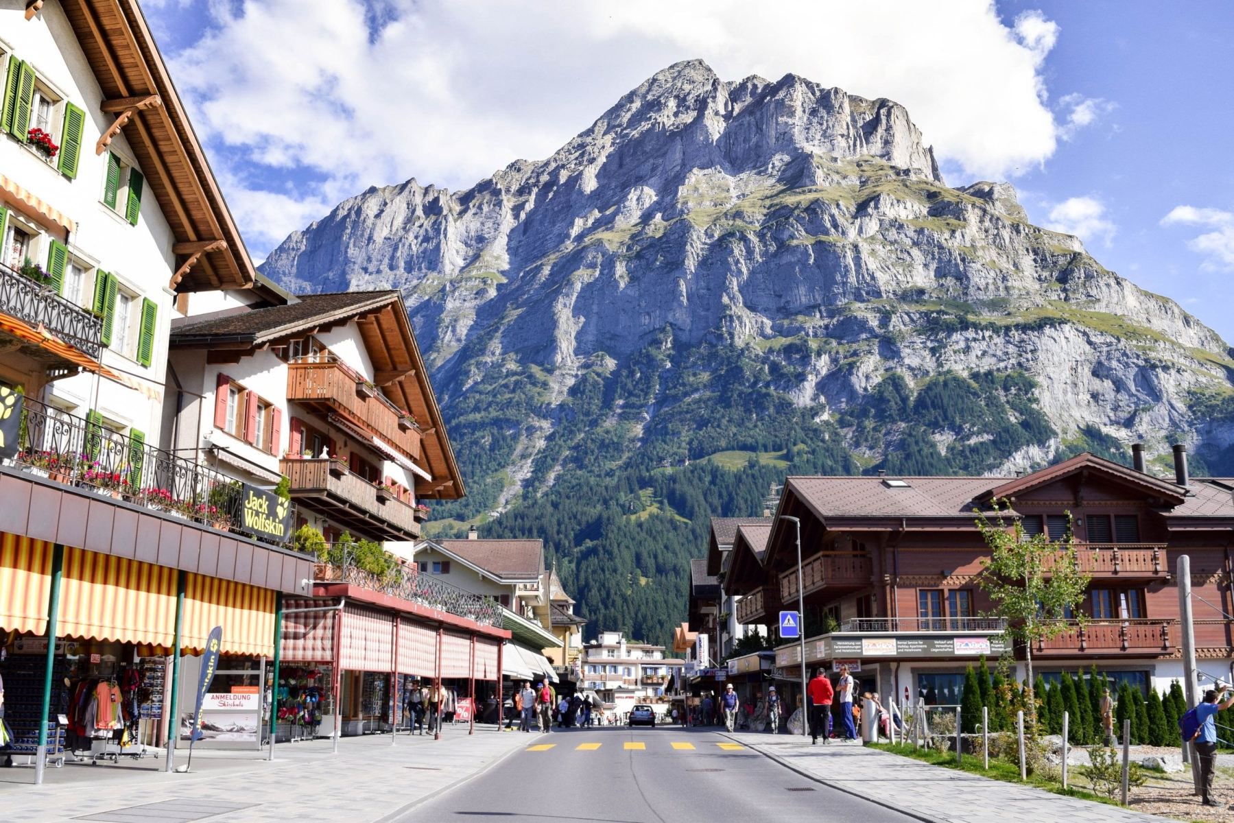 Du lịch Thuỵ Sĩ phát triển kéo theo số lượng nhà hàng, khách sạn ngày càng tăng