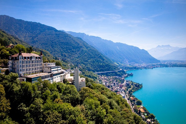 Hồ Luzern nơi International Management Institute tọa lạc