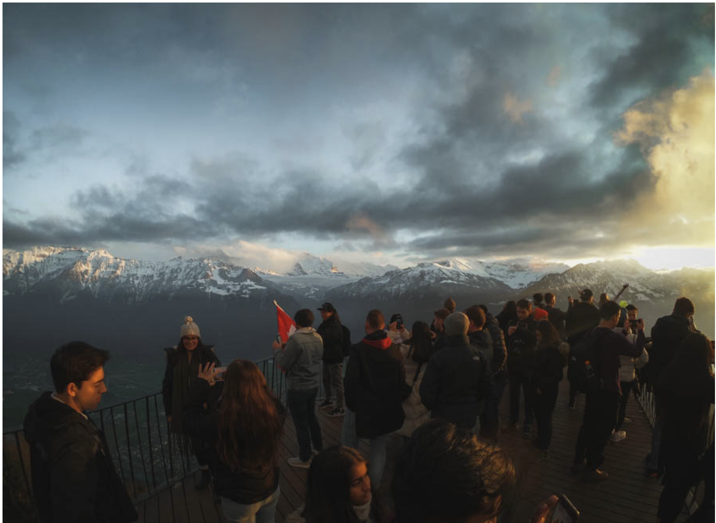 Ngắm nhìn toàn bộ cảnh quan Interlaken từ đỉnh núi Harder Kulm