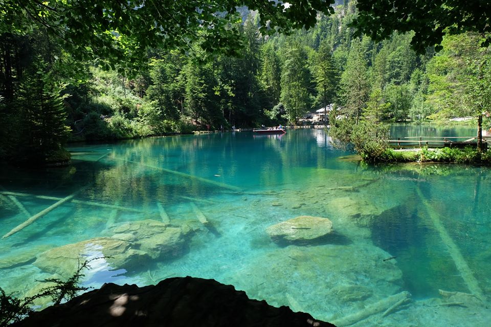 Sự trong xanh và tươi mát của một trong 7000 hồ tại Thụy Sĩ